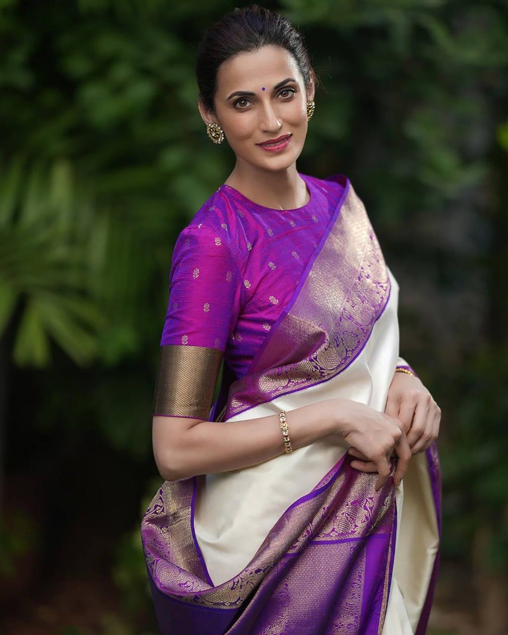 Purple Color Banarasi Saree With Zari Border With Unstiched Blouse Piece For Women