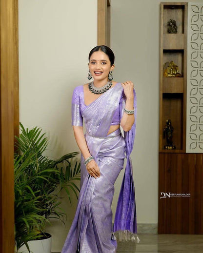 Women's Silk Blend Banarasi Jacquard Saree with Unstitched Blouse Piece