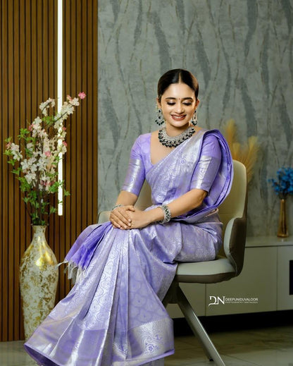 Women's Silk Blend Banarasi Jacquard Saree with Unstitched Blouse Piece