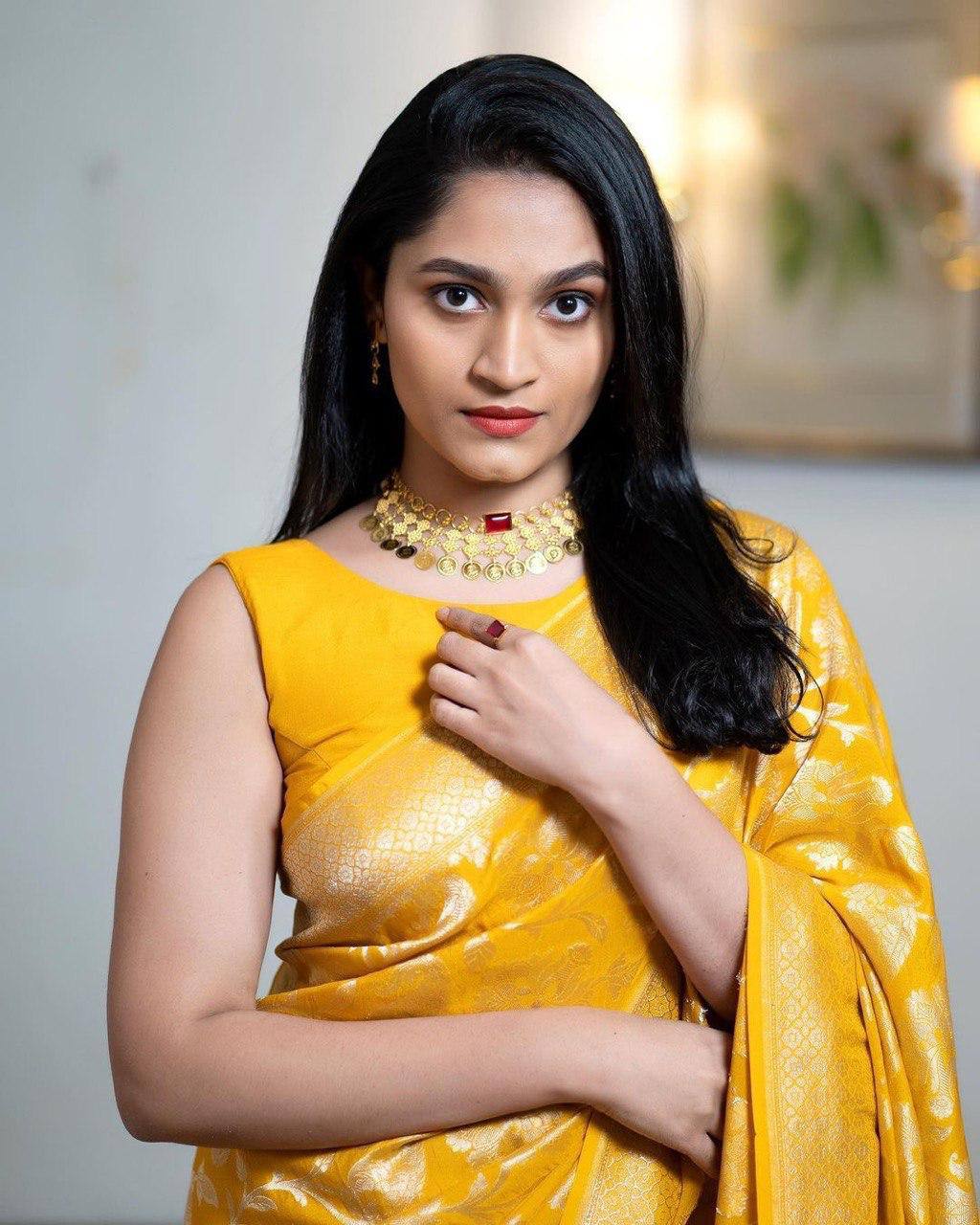 Fulari Women’s Silk Saree with Blouse Piece | Traditional Indian Ethnic Wear Saree | Wedding, Party & Festive Saree | Elegant Yellow Silk Saree for Women with Rich Design & Quality Fabric