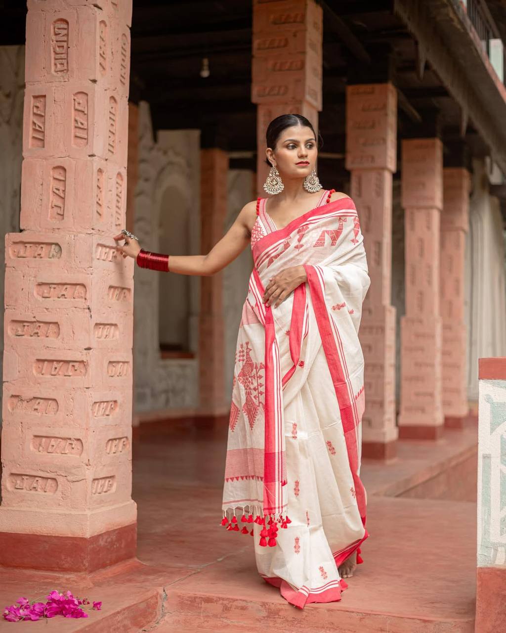 Women's Off White & Red Cotton Handloom Saree with Traditional Tribal Print, Designer Border, Tassel Pallu, Ethnic Casual Wear Saree with Blouse Piece for Wedding & Cultural Events