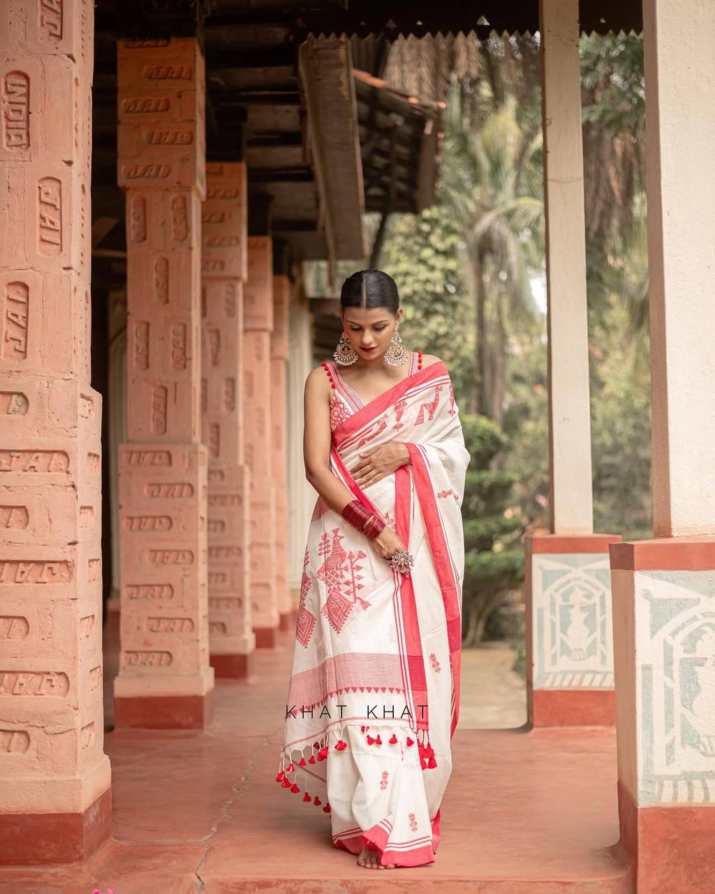 Women's Off White & Red Cotton Handloom Saree with Traditional Tribal Print, Designer Border, Tassel Pallu, Ethnic Casual Wear Saree with Blouse Piece for Wedding & Cultural Events